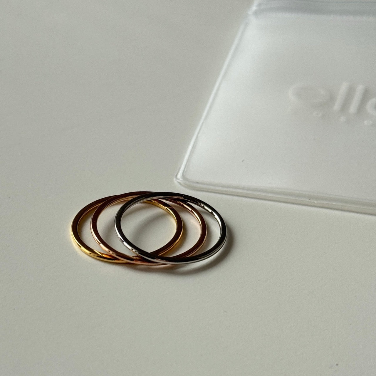 14K Gold 1mm Stapelring